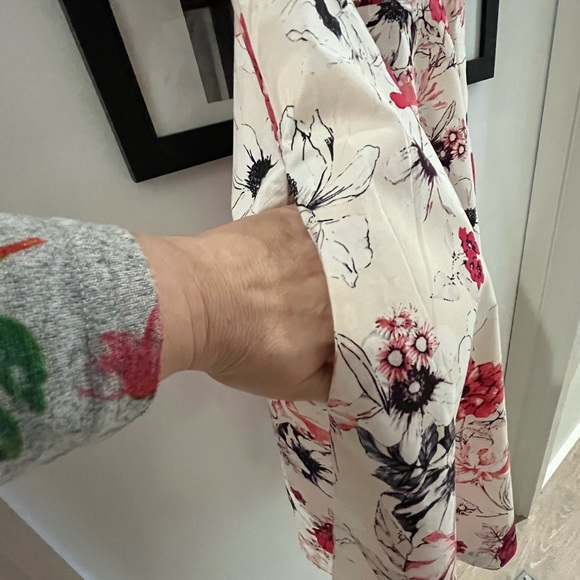 Leona size 8 pink and cream floral dress with pockets and back zip - Picture 3 of 5